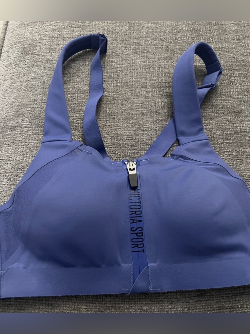Victoria's Secret Sport Knockout front-close sports bra Size 36DD
